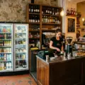 Arredare un bar piccolo: guida pratica al design salvaspazio